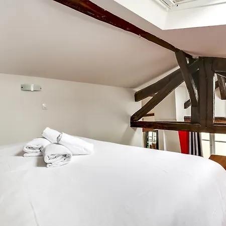 2pers Central Flat Rue De Rivoli * Parigi